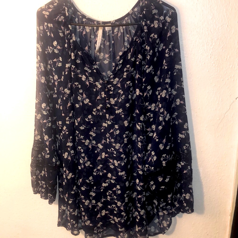 XL Blue long sleeve flower blouse!!!